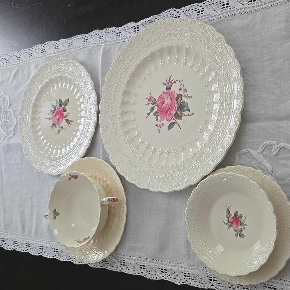 Vintage Spode's Jewel Copeland England - Billingsley Rose dine set 23 pieces.
